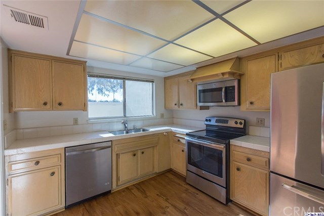 64 N Mar Vista Ave #208