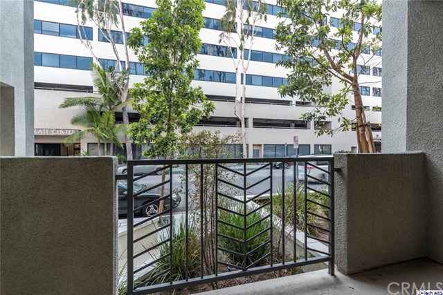 For Sale: 230 S Jackson St #102 Glendale, CA 91205