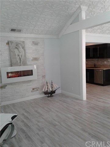 9960 Owensmouth Ave #32