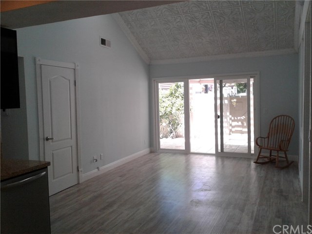 9960 Owensmouth Ave #32