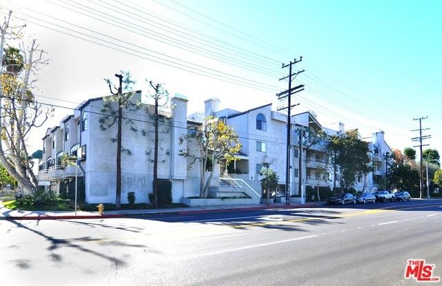 17800 Burbank Blvd #302