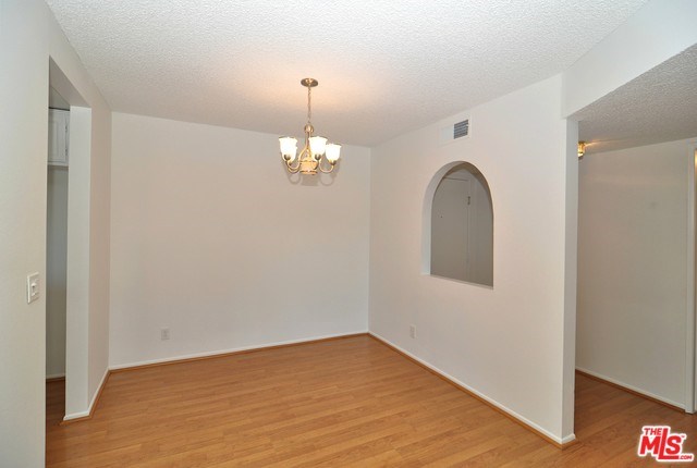 17800 Burbank Blvd #302