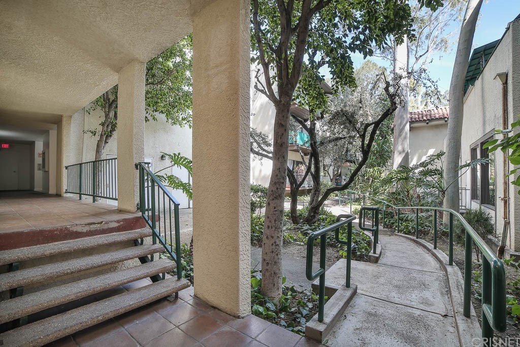 5429 Newcastle Ave #221