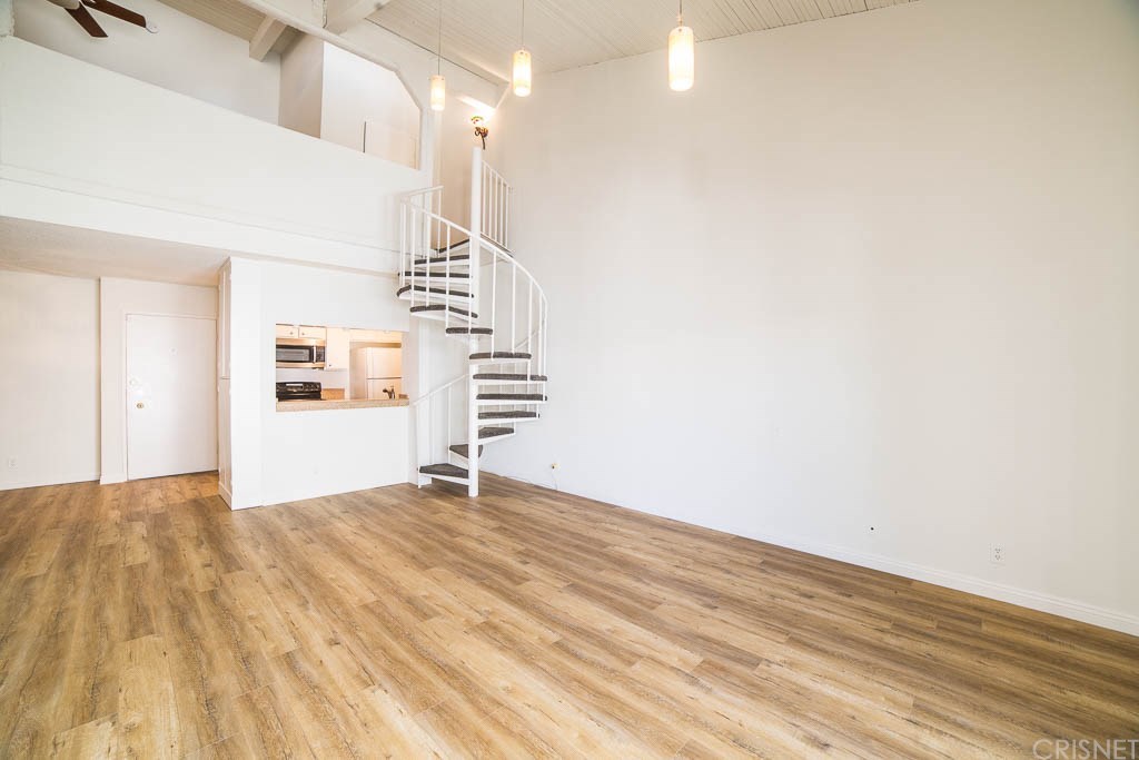 5429 Newcastle Ave #221