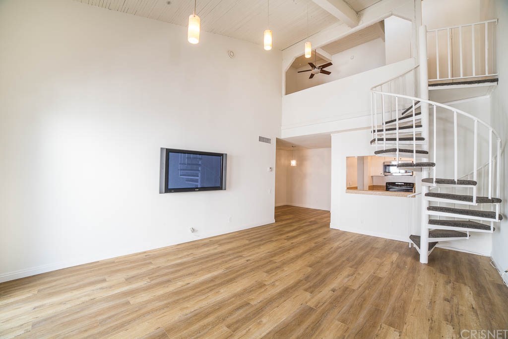 5429 Newcastle Ave #221