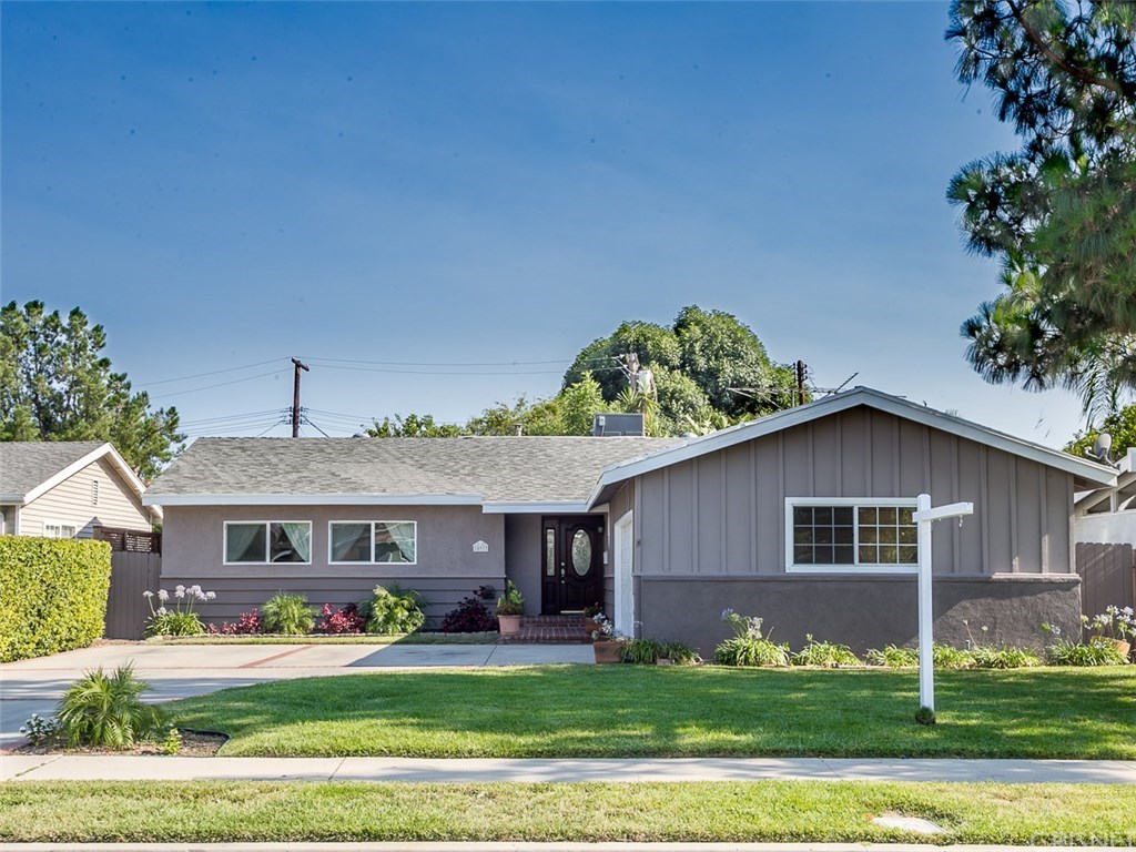 9541 Claire Ave