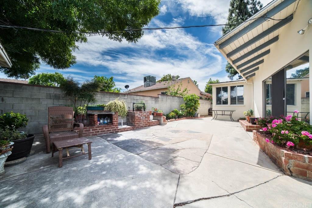 19413 Vose St