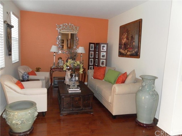 28015 Linda Ln