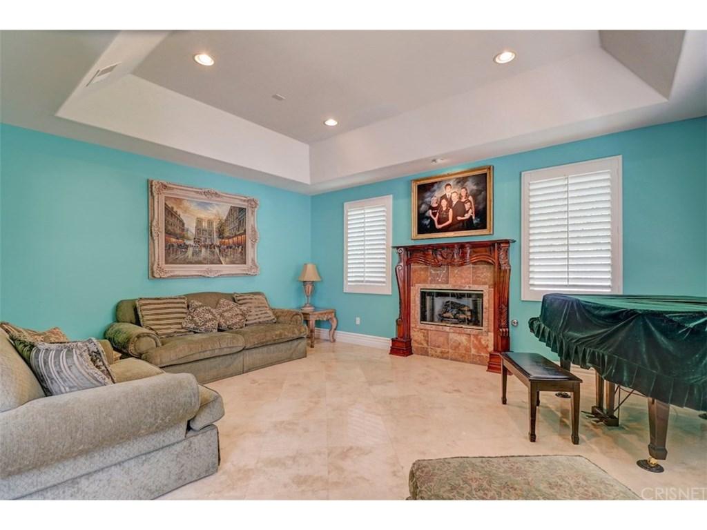 4734 Viviana Dr