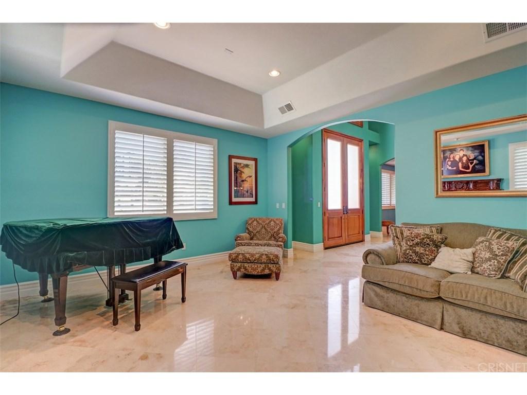 4734 Viviana Dr