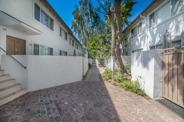 18601 Collins St #D22
