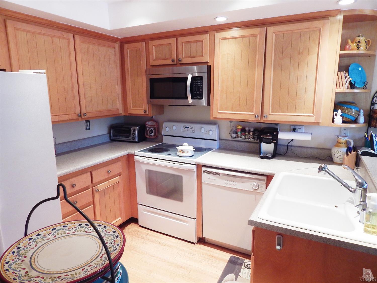 For Sale: 424 Arbor Lane Ct #APT 202 Thousand Oaks, CA 91360