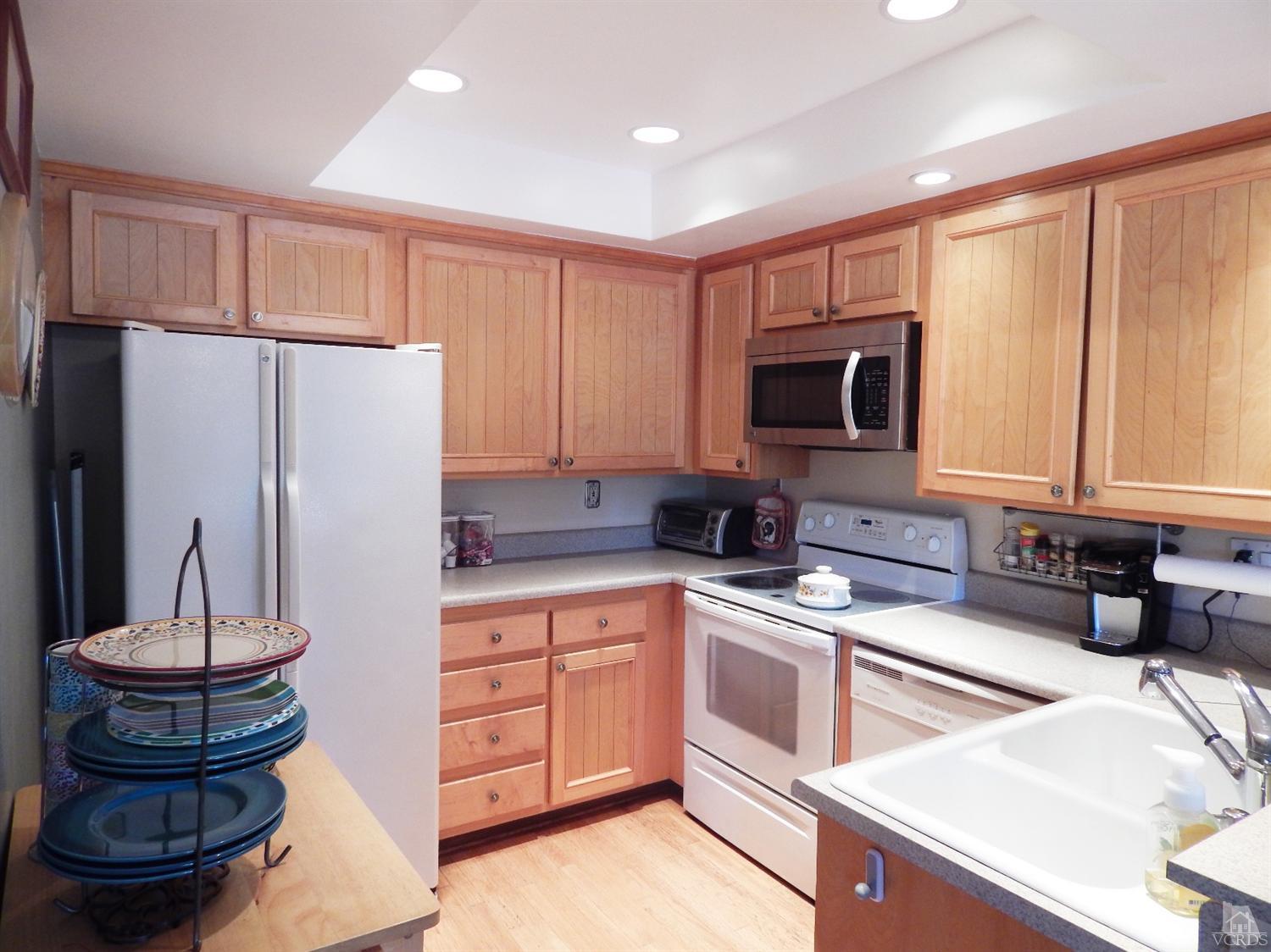 For Sale: 424 Arbor Lane Ct #APT 202 Thousand Oaks, CA 91360