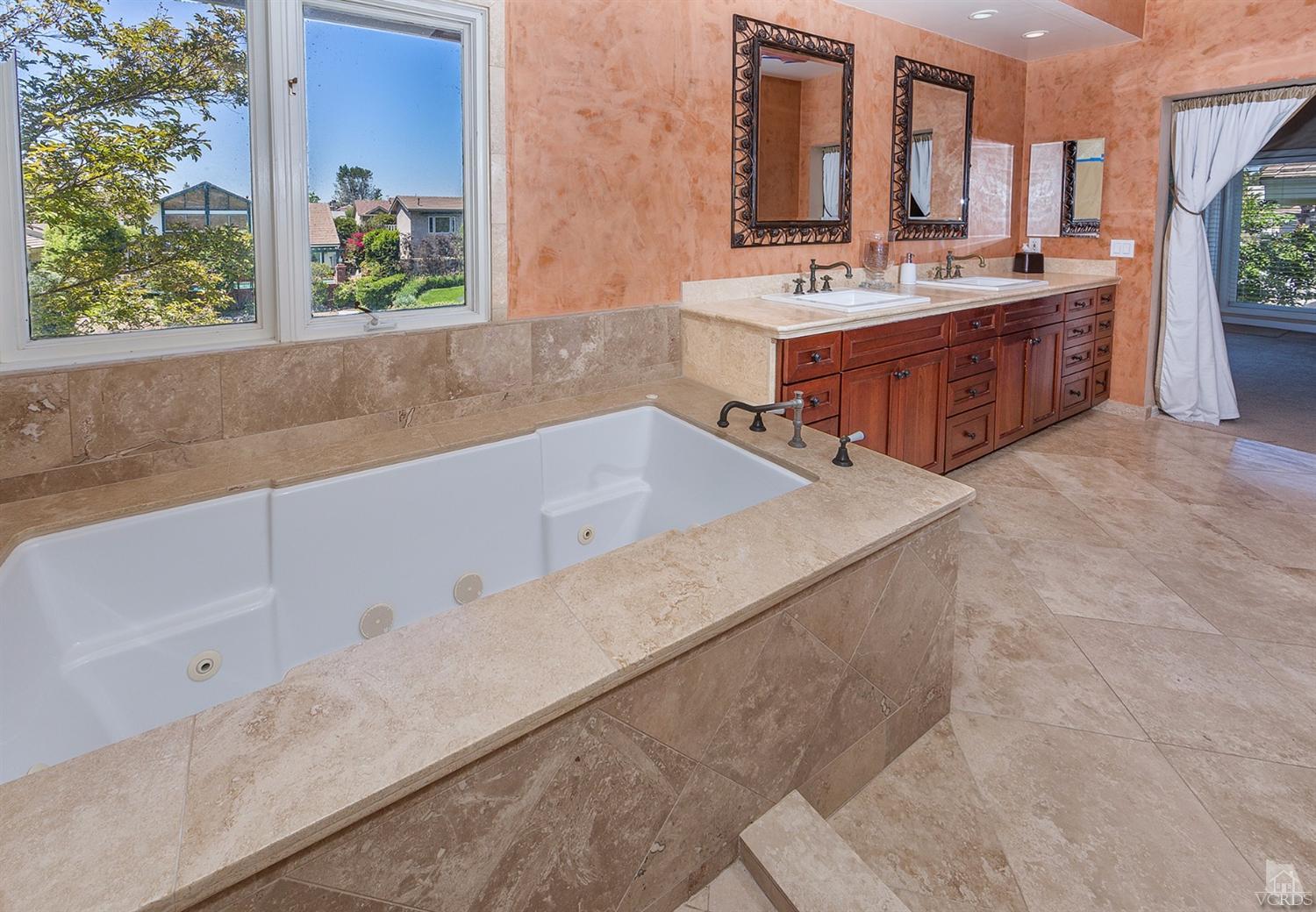 For Sale: 3935 Fairbreeze Cir Westlake Village, CA 91361