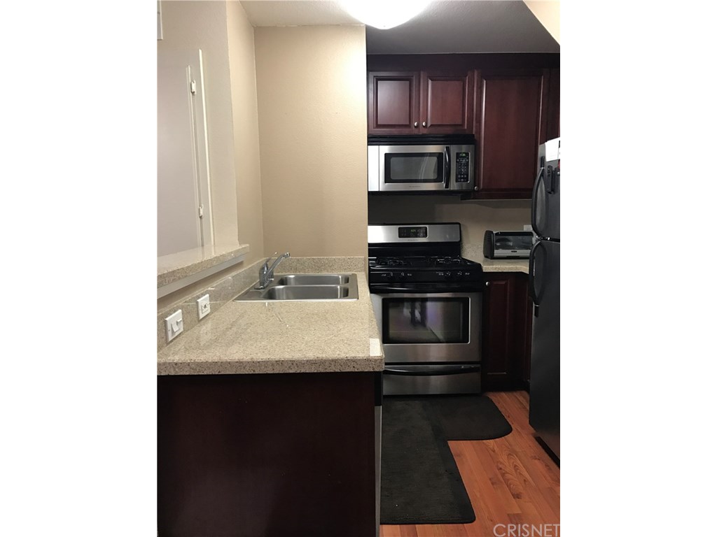 5545 Canoga Ave #321