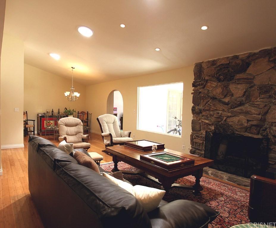 5743 Thomicia Pl