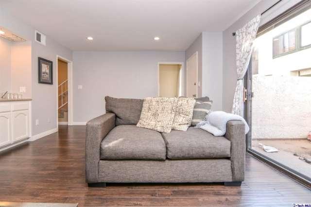 6101 Fulton Ave #7