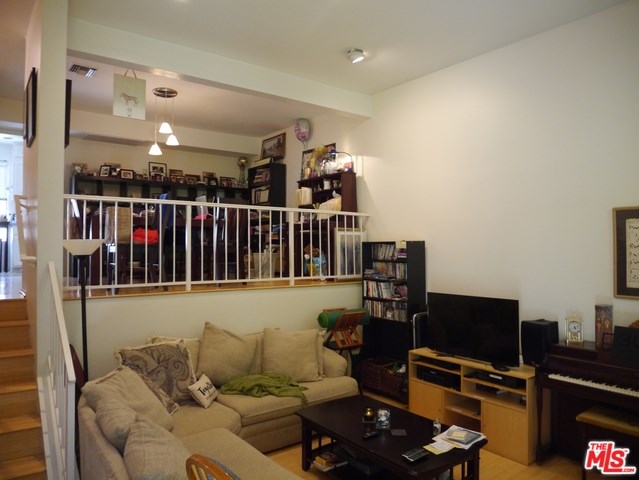 12831 Moorpark St #14