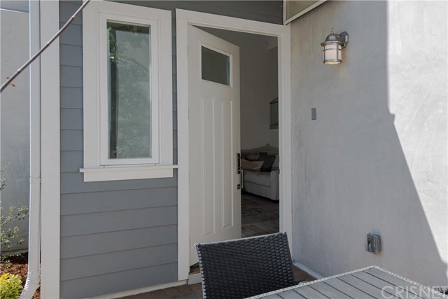 11935 Riverside Dr, Valley Village CA 91607