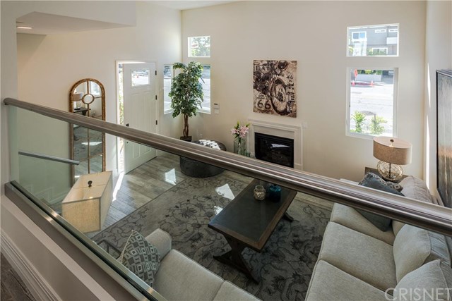 11935 Riverside Dr, Valley Village CA 91607