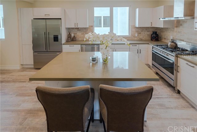 11935 Riverside Dr, Valley Village CA 91607