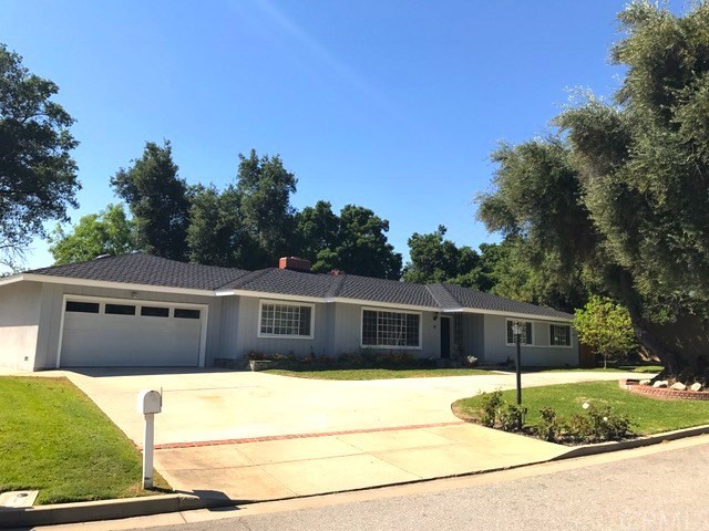744 E Calabria Dr