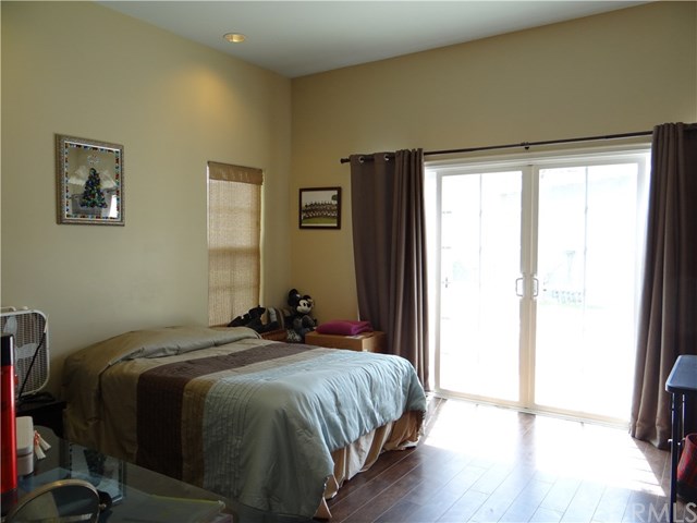 649 W Foothill Blvd #6