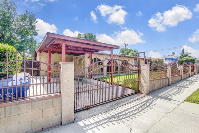 1952 E Woodgate Dr