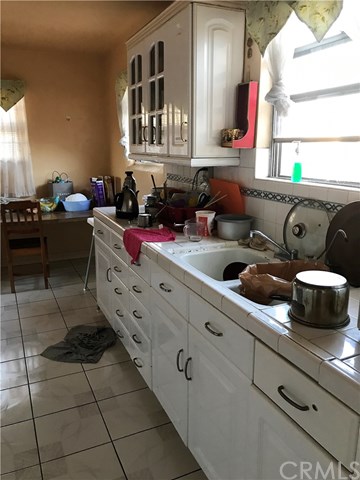 727 Divina Vista St