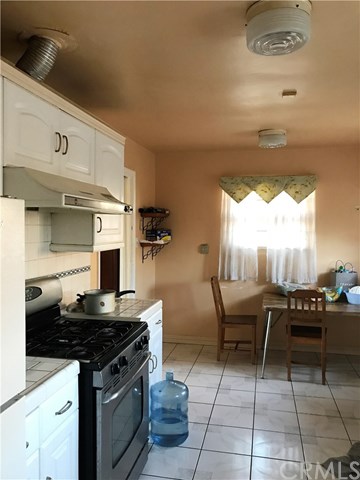 727 Divina Vista St