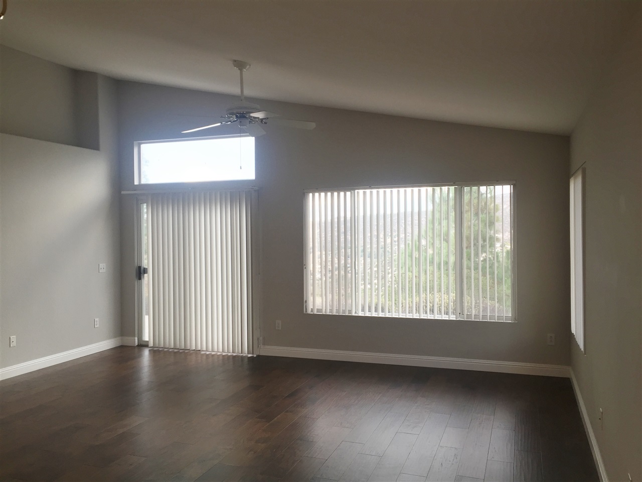 2558 Larkspur Dr