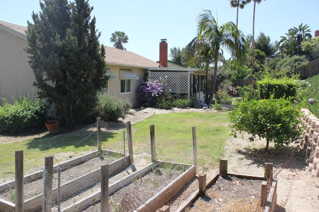 9891 Avenida Ricardo