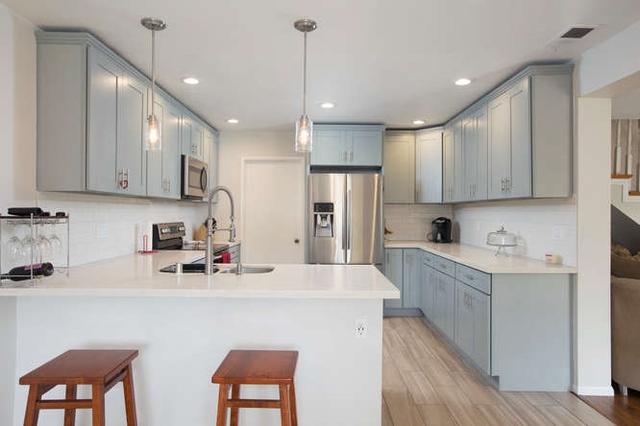 1206 Stratford Ln