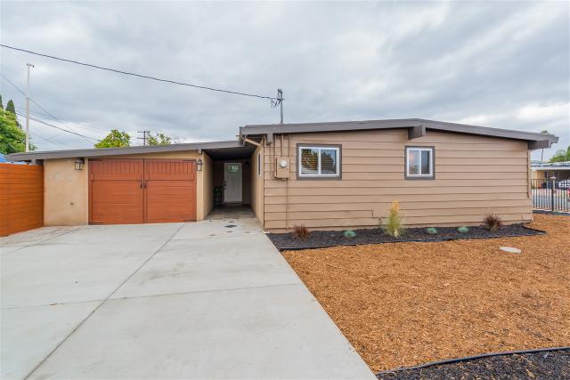1449 Caracara Cir