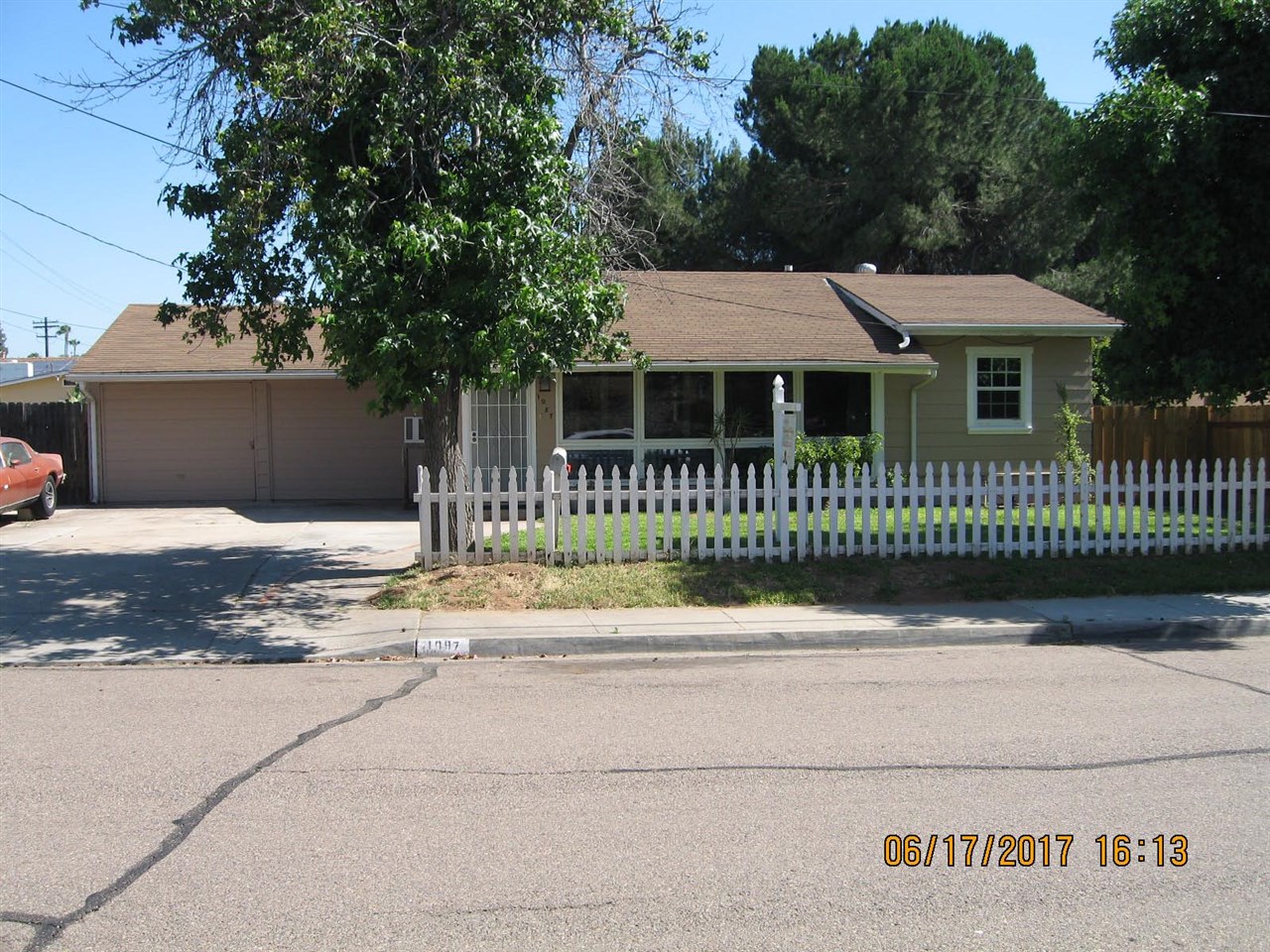 887 Friendly Cir