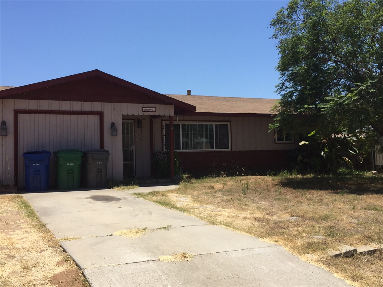 887 Friendly Cir