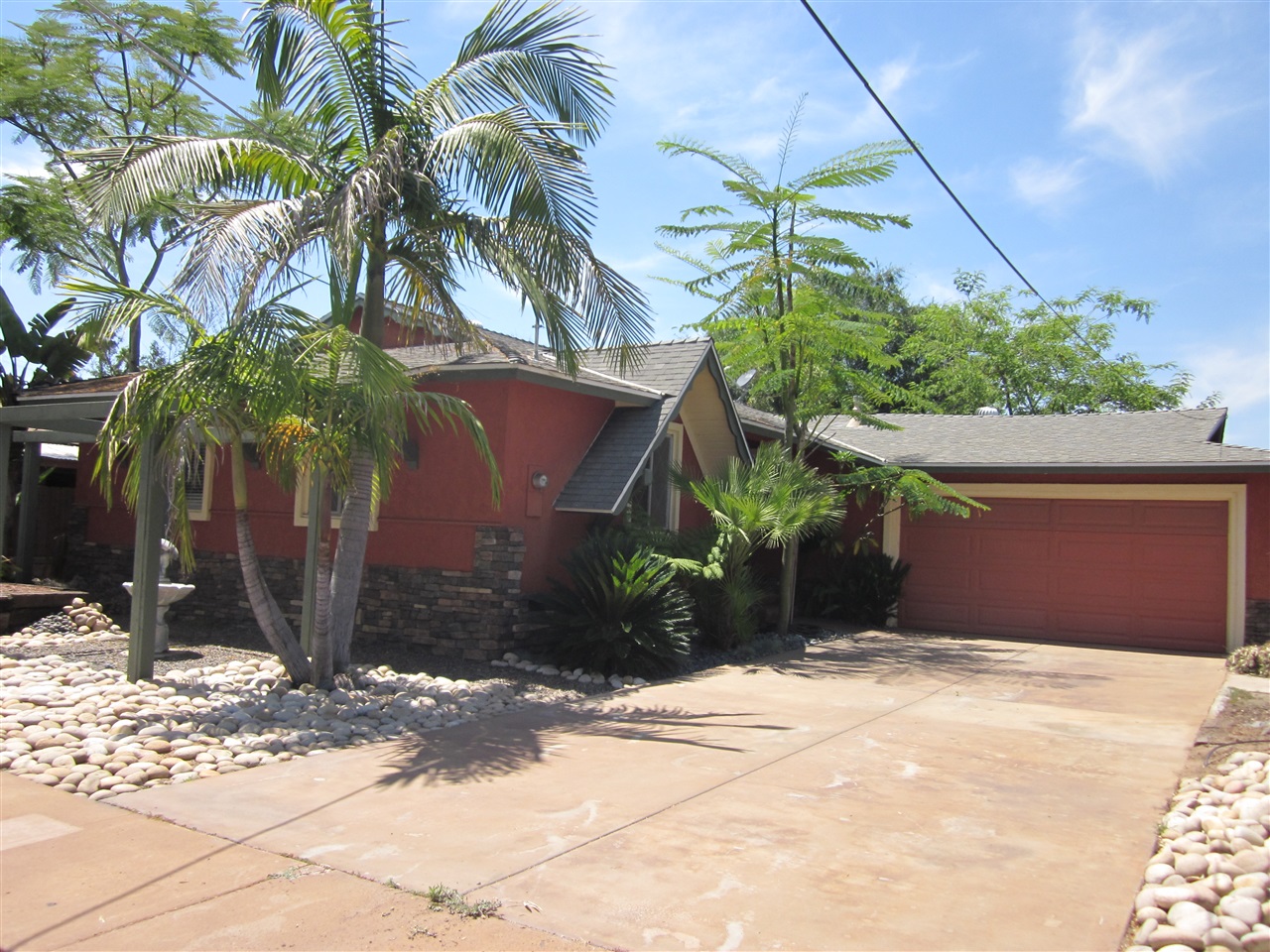 1036 Elmwood Dr Escondido, CA 92025