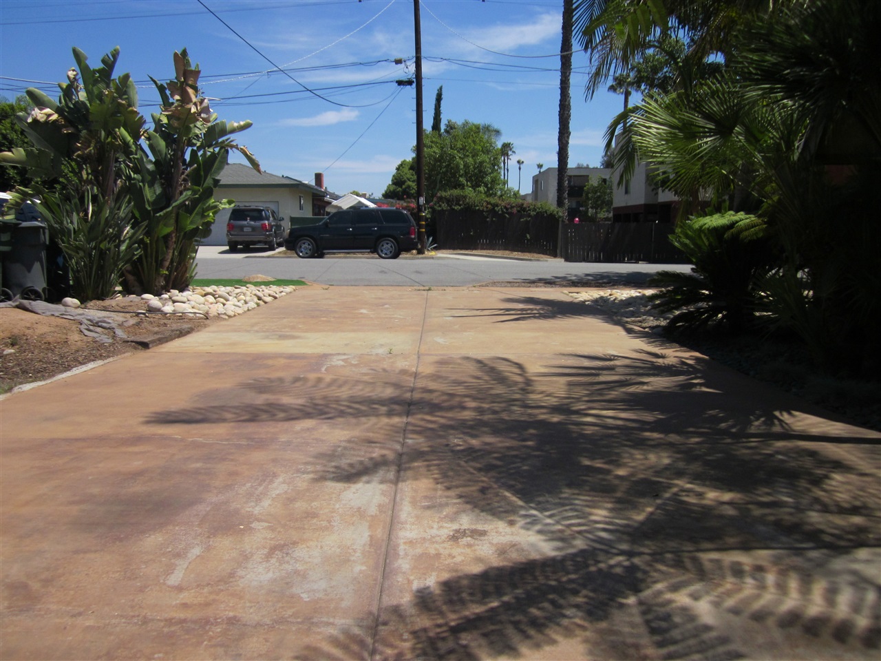 1036 Elmwood Dr Escondido, CA 92025