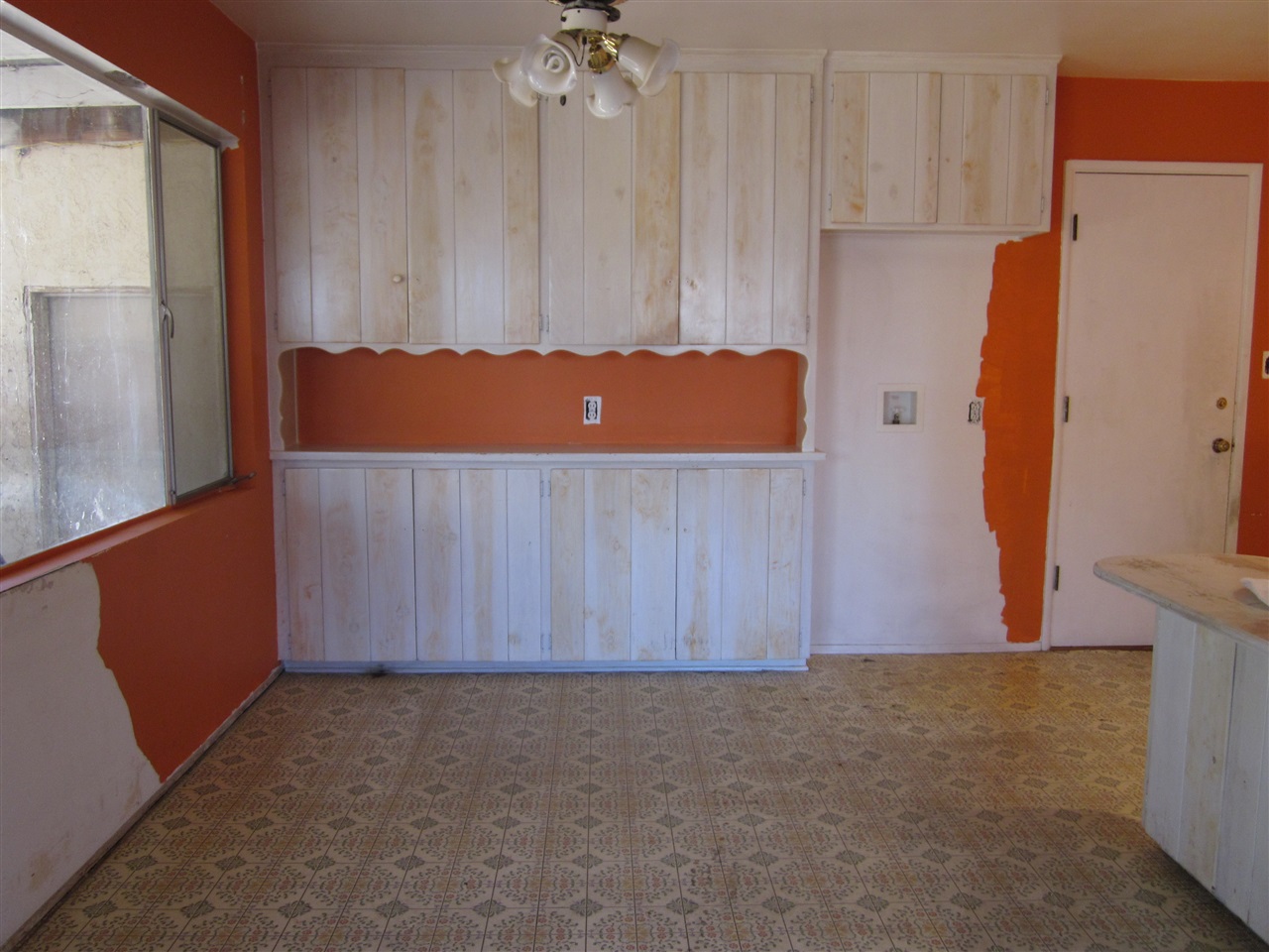 1036 Elmwood Dr Escondido, CA 92025