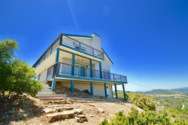 3215 Yucca Dr