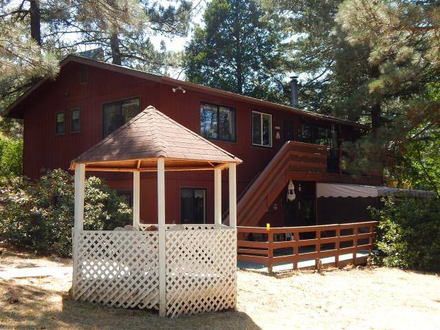 3215 Yucca Dr