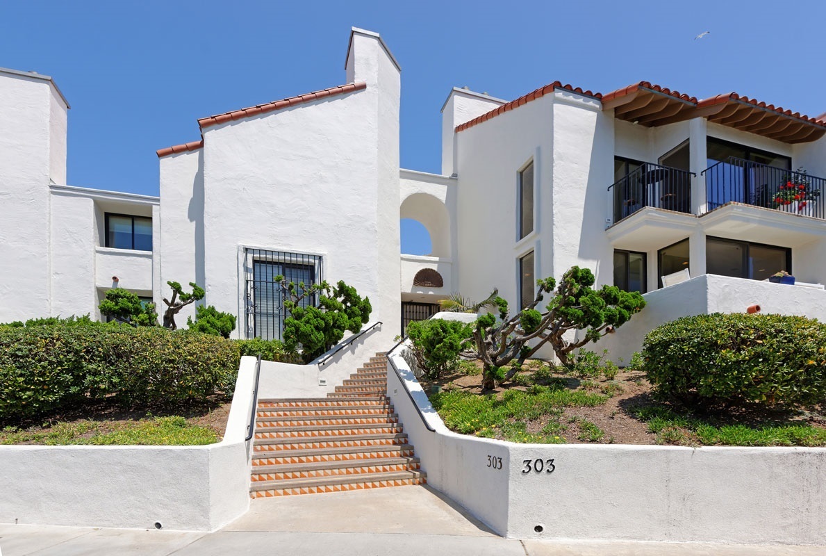 303 Coast Blvd #11