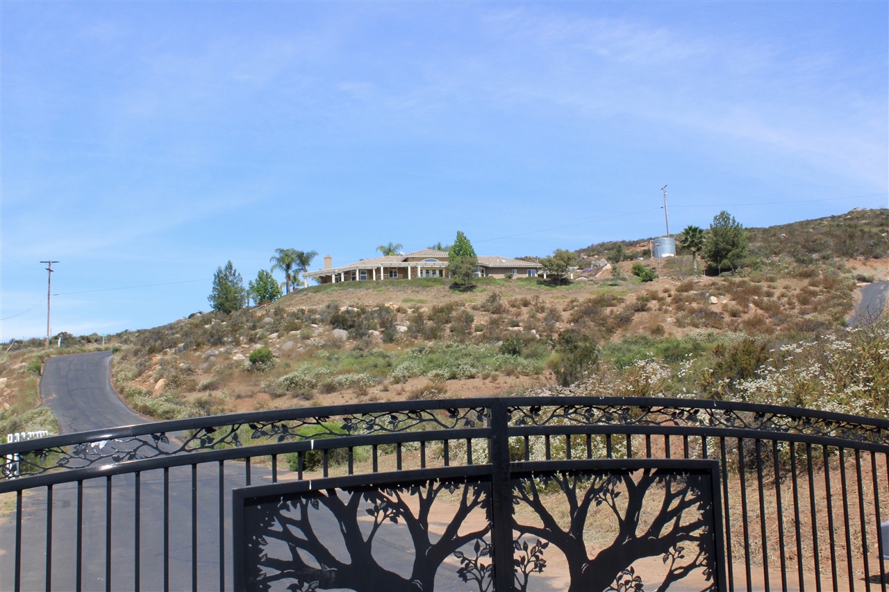 For Sale: 2255 Los Altos De Cerro Ramona, CA 92065