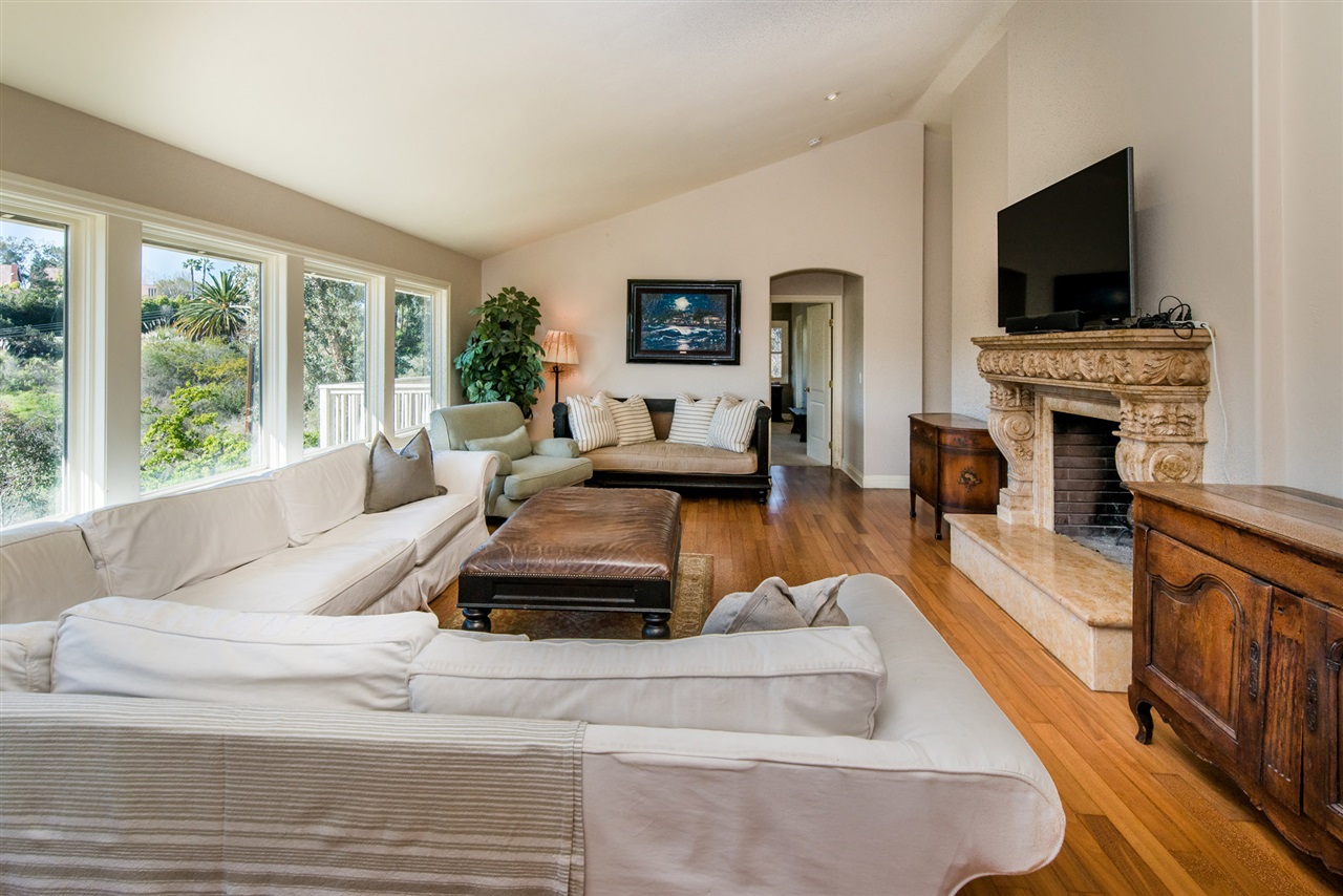 732 Val Sereno Dr