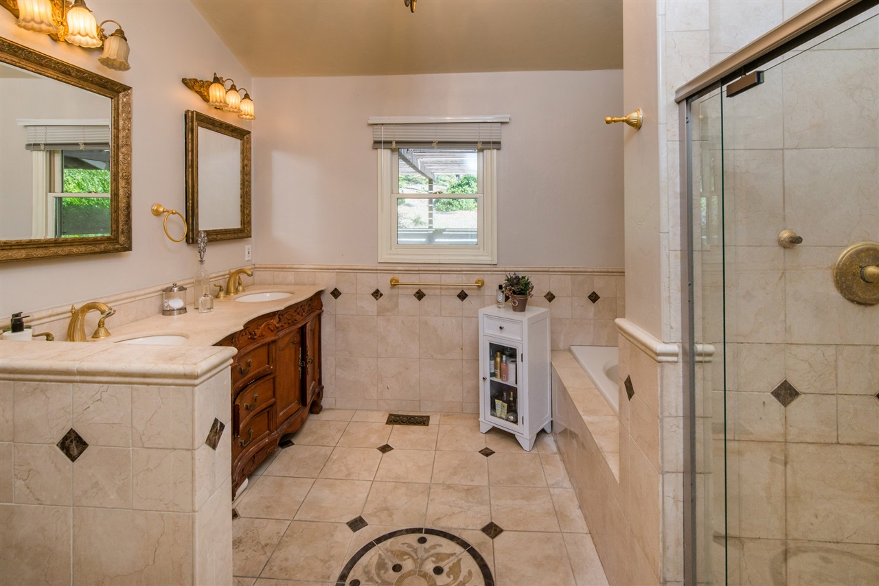 732 Val Sereno Dr