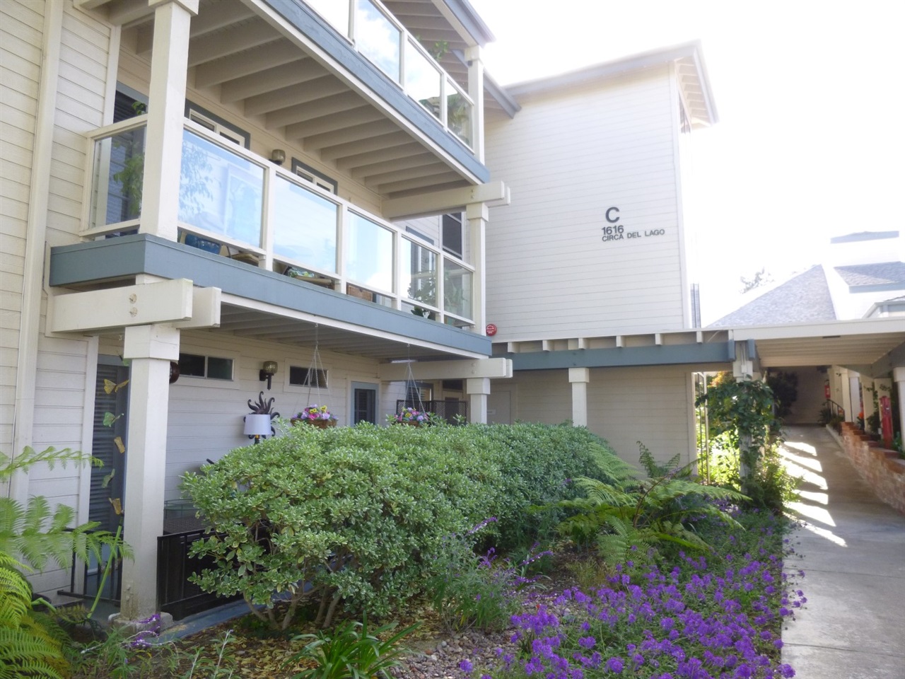 512 Debra Pl