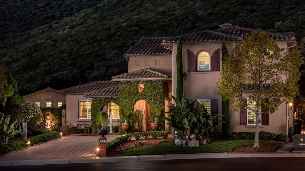 For Sale: 1404 Schoolhouse San Marcos, CA 92078