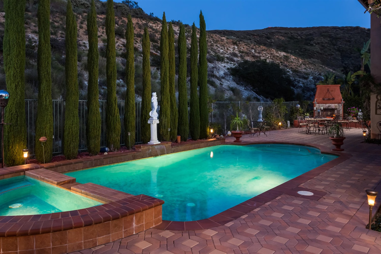 For Sale: 1404 Schoolhouse San Marcos, CA 92078