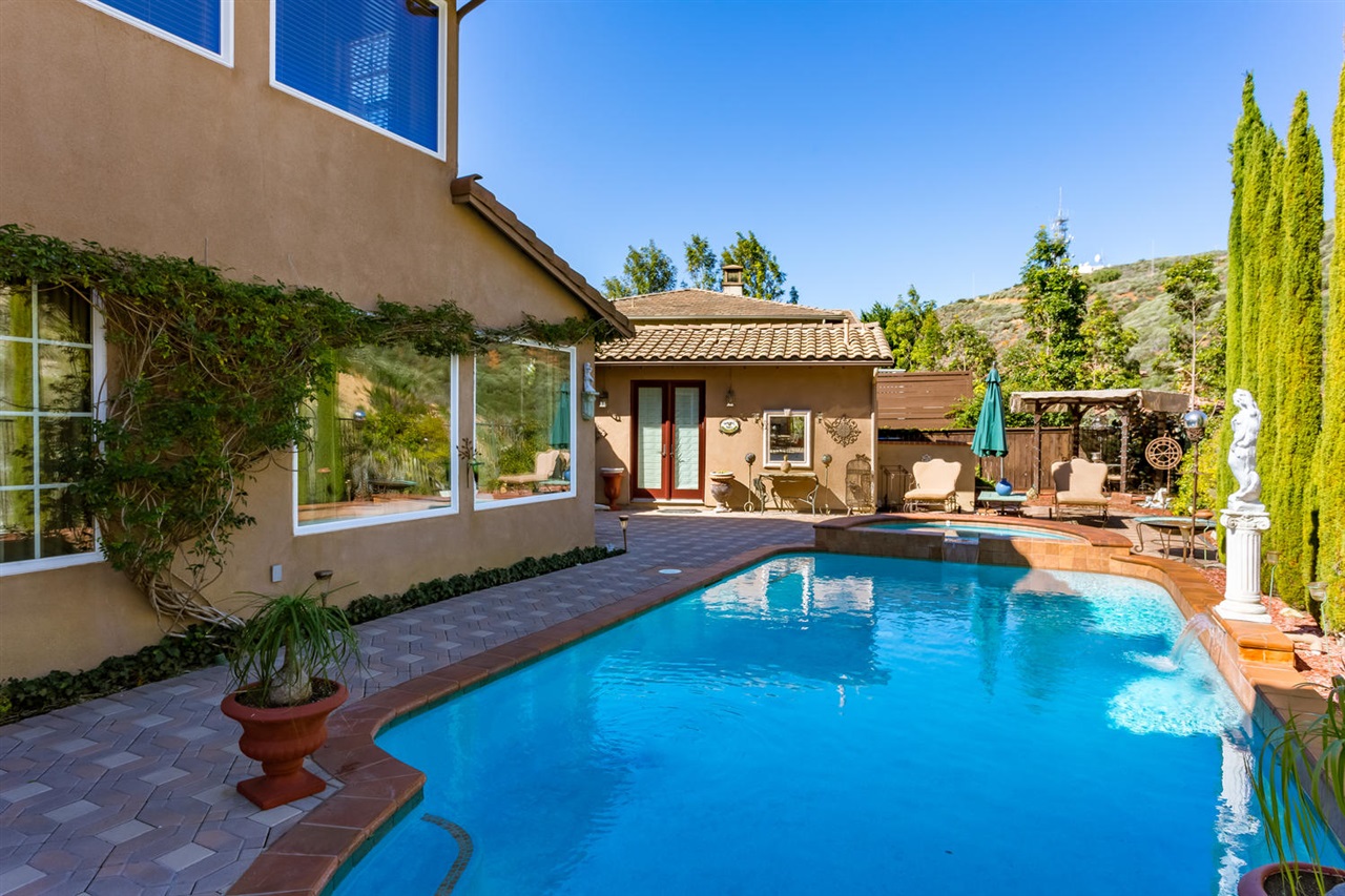 For Sale: 1404 Schoolhouse San Marcos, CA 92078