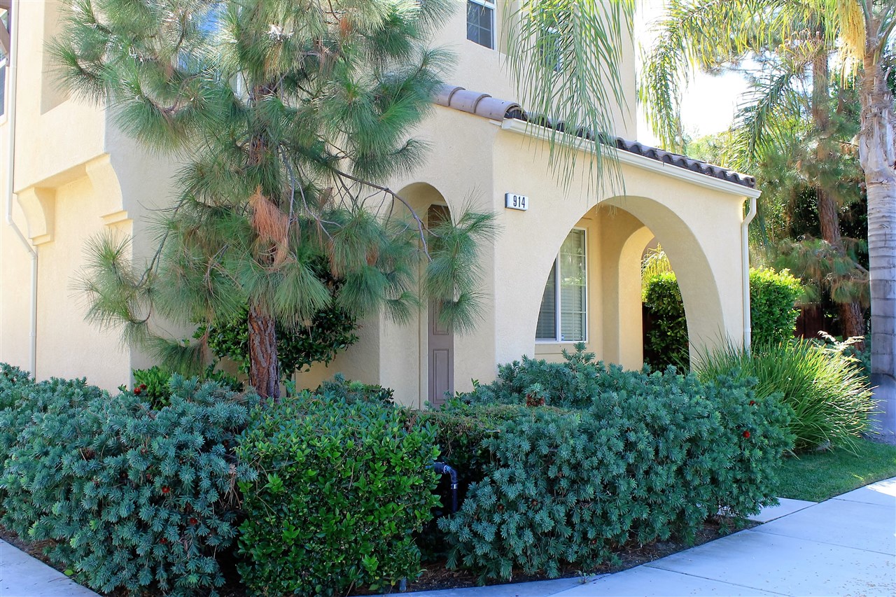 914 Mira Lago Way